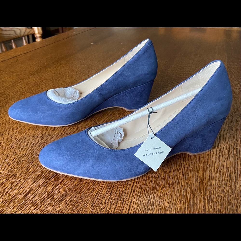 Cole Haan 7 1/2 B Navy Blue Closed Toe Wedge Hill.